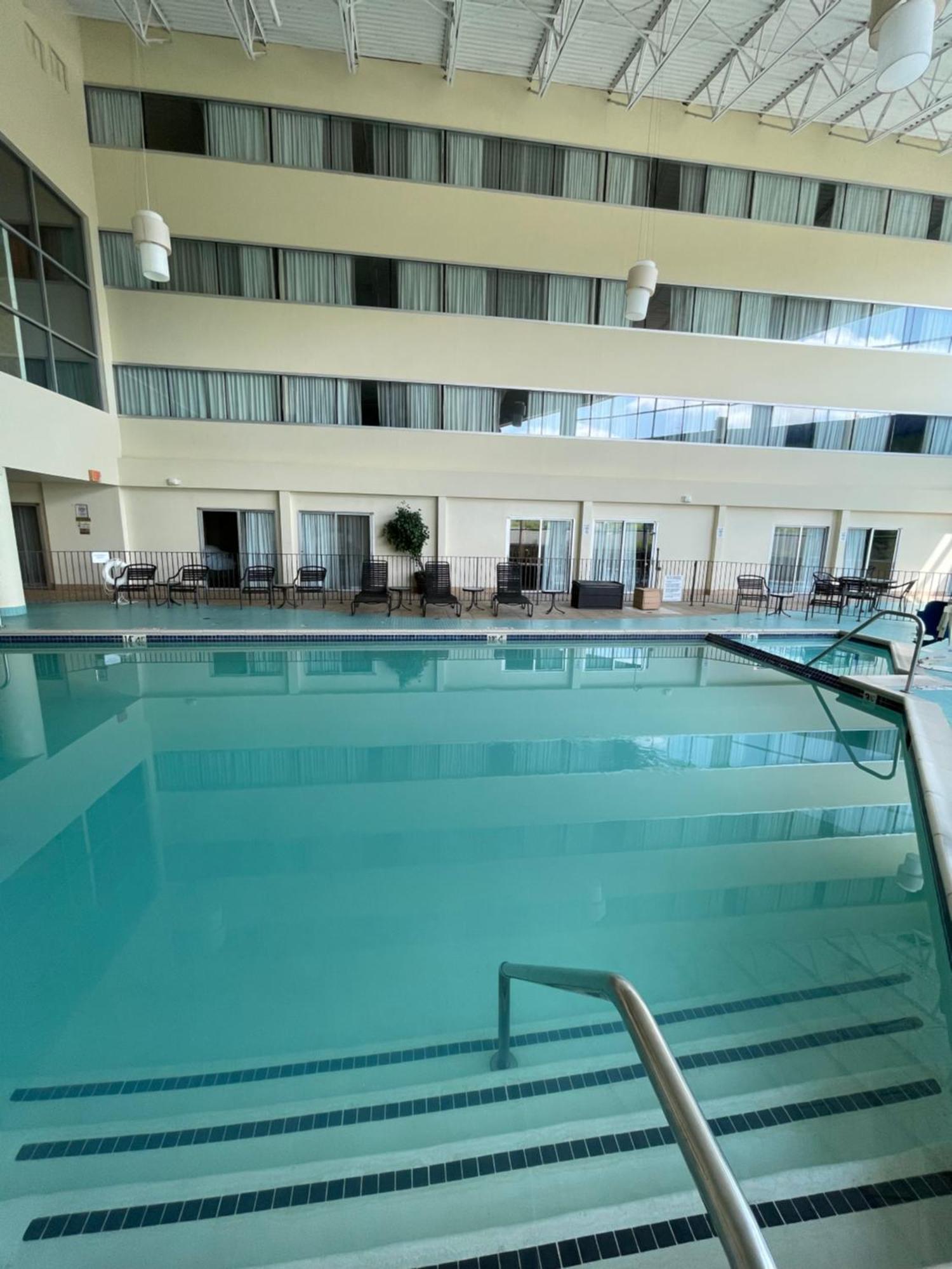 Gateway Hotel & Convention Center Flint Dış mekan fotoğraf